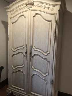 Beautiful armoire !