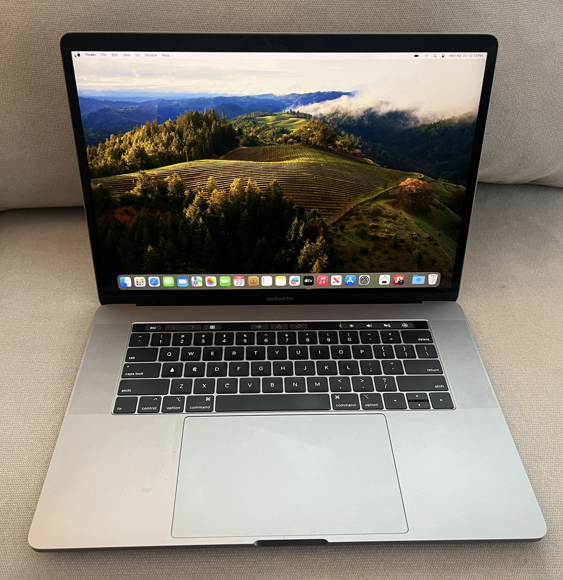 2018 MacBook Pro 15 inch I9/32GB/1TB