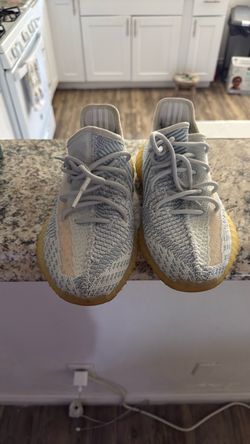Yeezy Boost 350 V2
