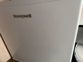 Honeywell Mini Freezer – Excellent Condition