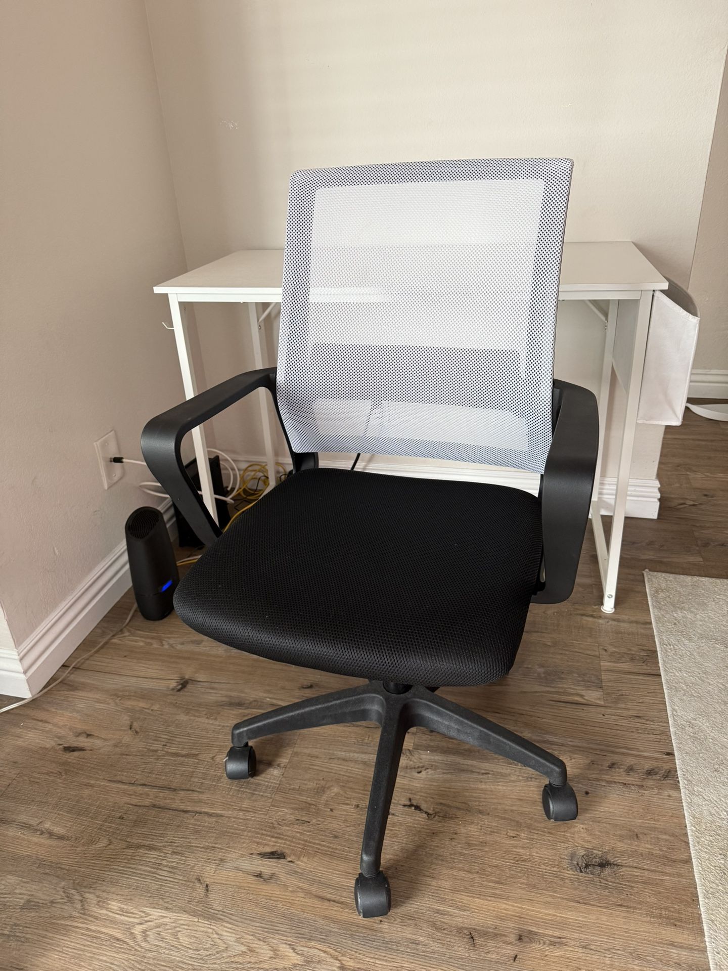 Black and White Computer Chair