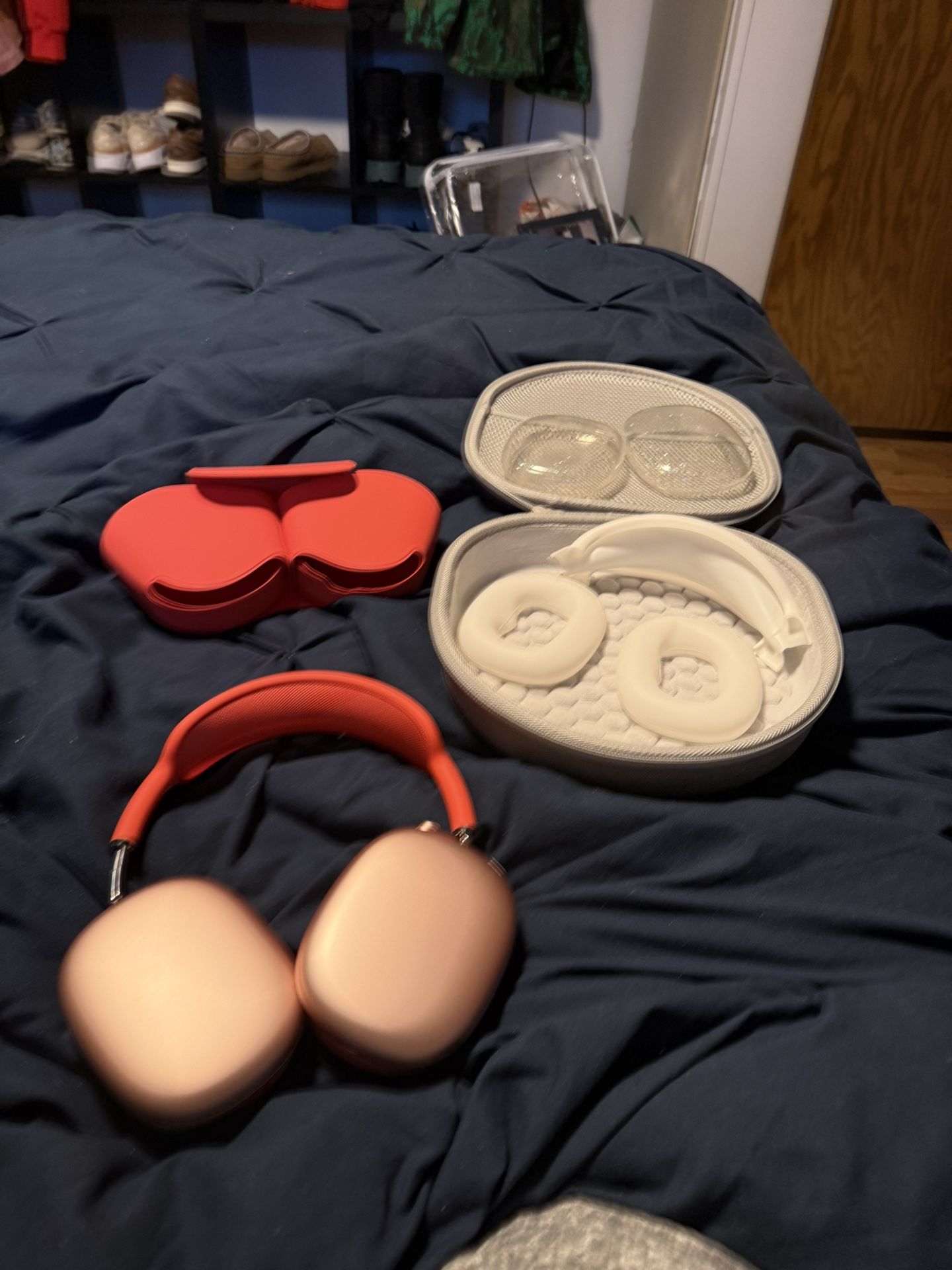 Pink Apple Airpod Max