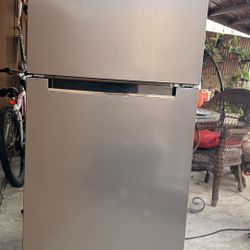 Magic chef  Refrigerator 