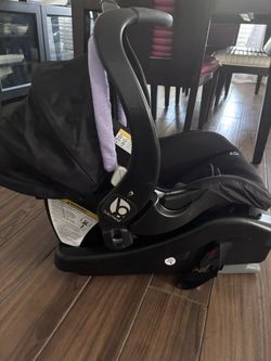 Baby trend Carseat With Base