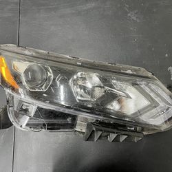 2020 2021 2022 Nissan Rogue Sport passenger headlight RH Halogen OEM