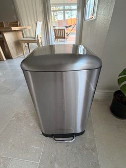 13.2 gal trash can