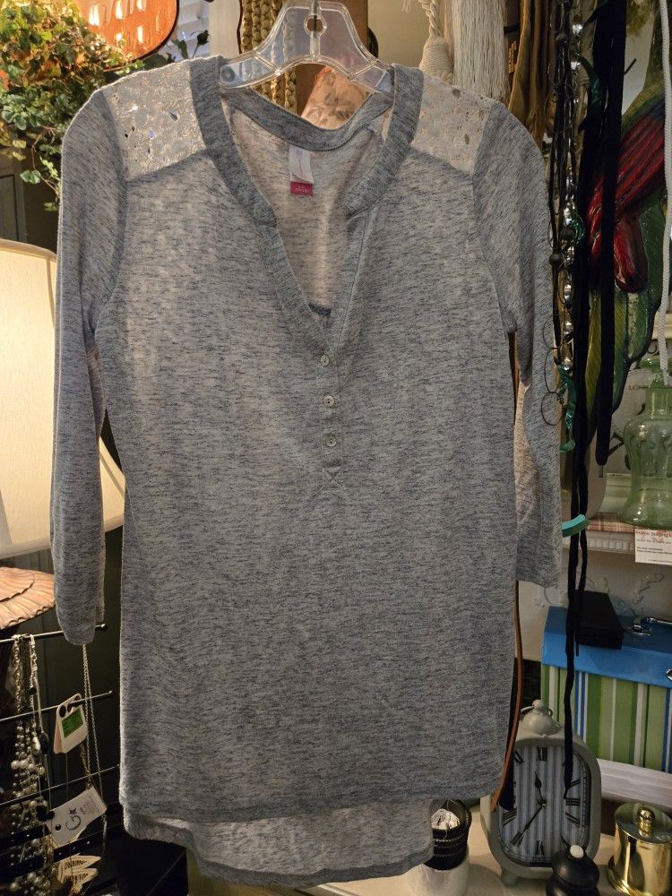 Ladies Large, No Boundaries Tunic With Lace