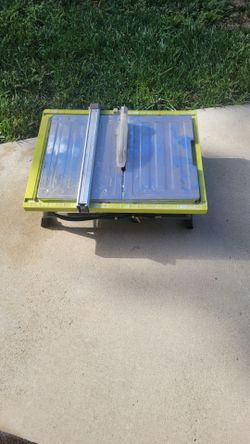 Wet tile cutter