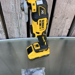 Dewalt 20v Max XR 3-Speed Multi Tool with 4.0Ah Powerstack Battery
