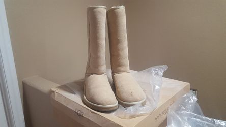 UGGS womens sz 8