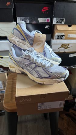 Brand new men’s size 12 asics sneakers