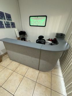 Reception Desk - Heavy/Sturdy — NEED GONE