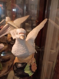 Vintage porcelain dove