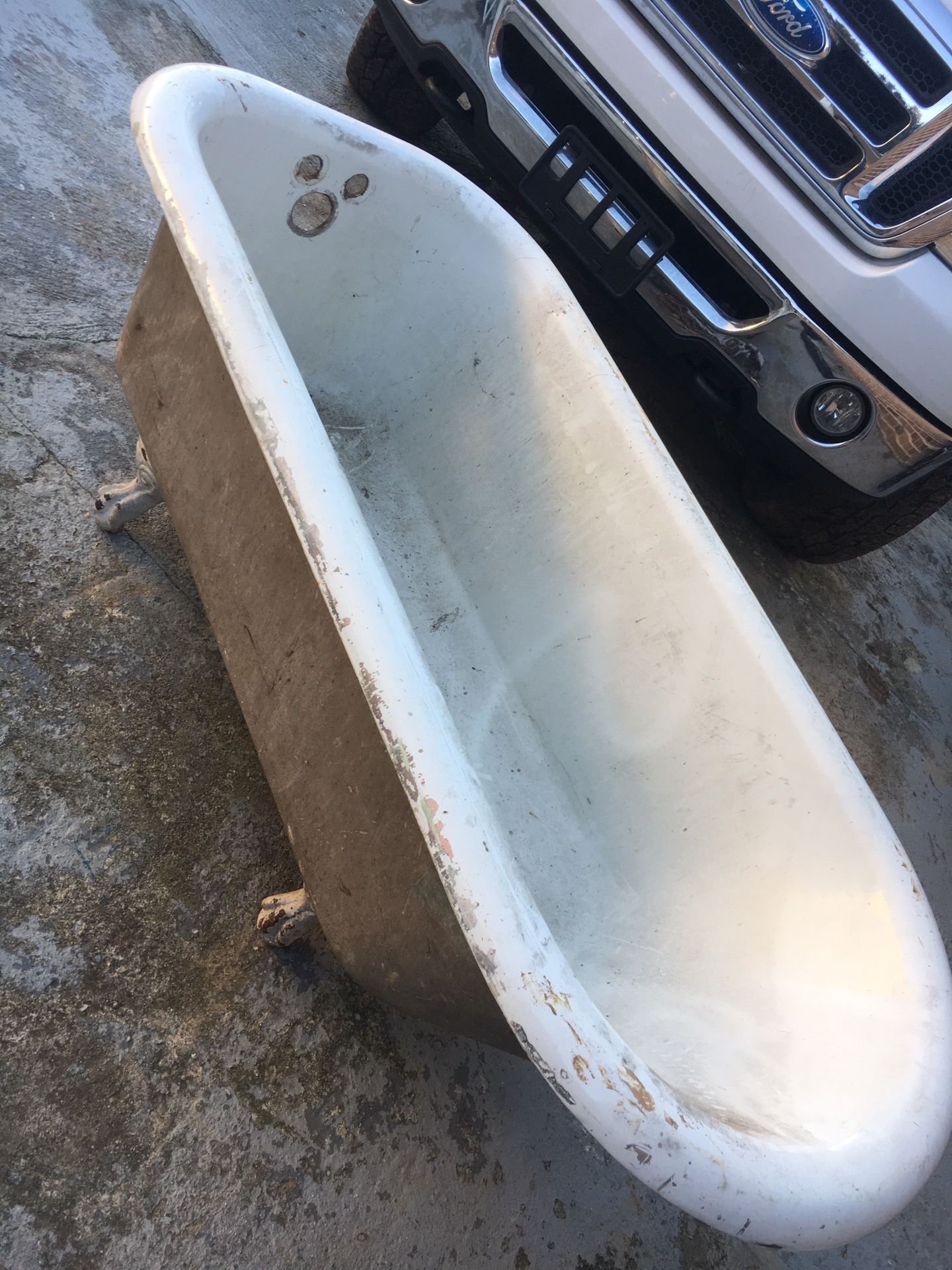 1923 cast iron bath tub