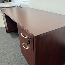 New Desk With Filing Cabinests 
