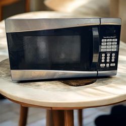 Hamilton Beach 0.9 Cu. Ft. 900W Stainless Steel Microwave