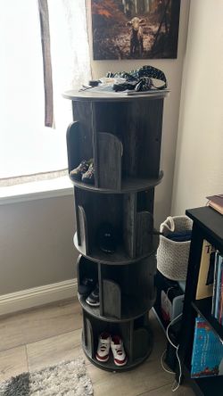 Rotating book shelf