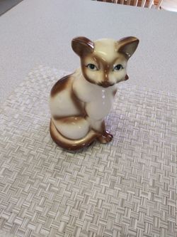 Cat Ceramic Statue.