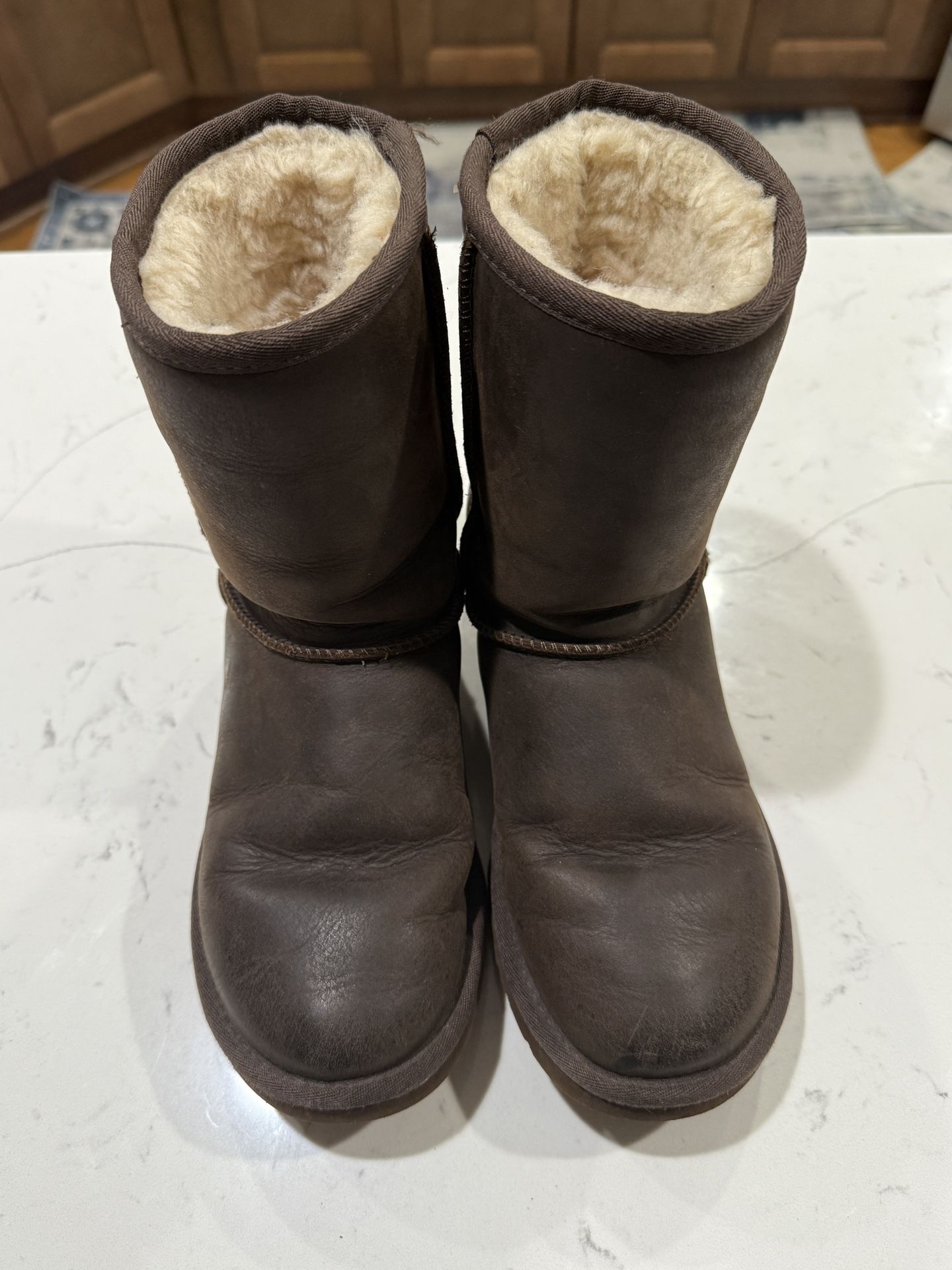 UGG Womens Classic Short 1005093 Pull On Leather Brownstone Boots Size US 6