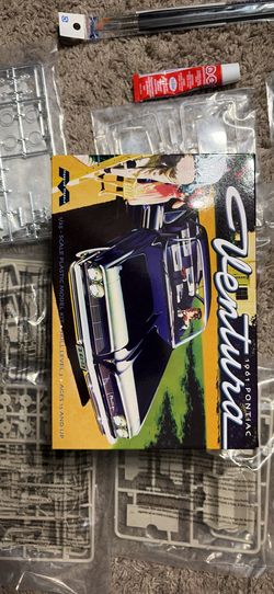 Pontiac Ventura 1/25 scale plastic model kit