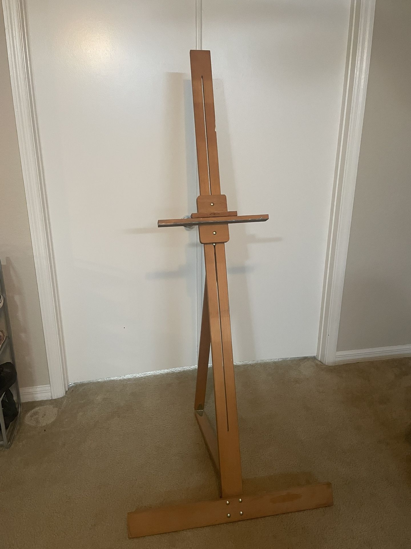 Paint easel