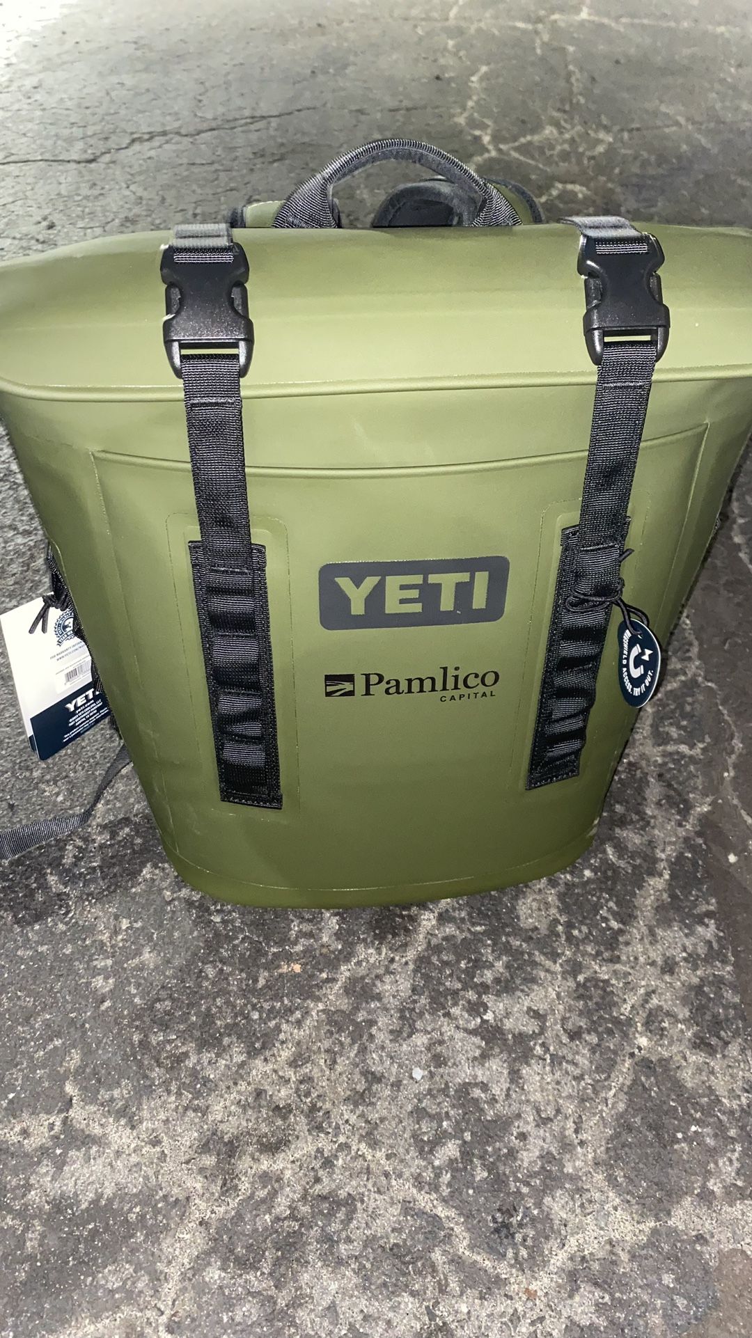 *new with tags* Yeti Hopper M12 Bag