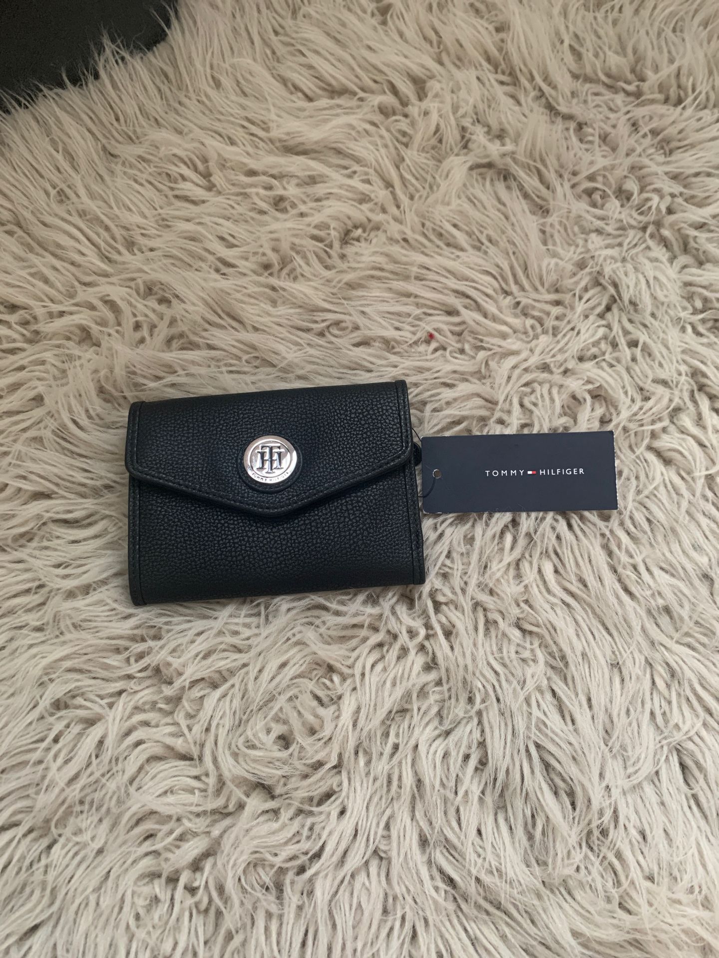 tommy hilfiger black wallet