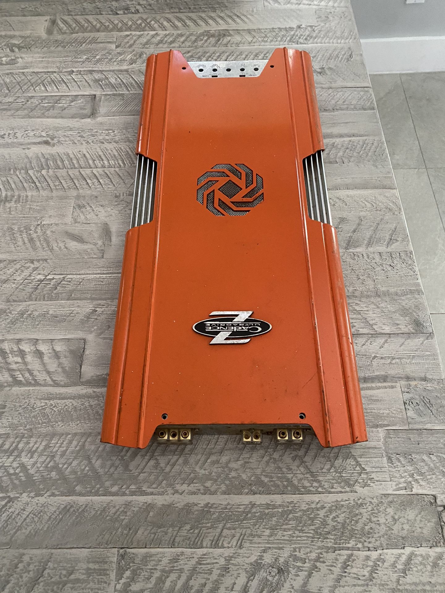 Cadence Z7000 Amplifier
