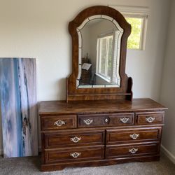 Dresser With Mirror 