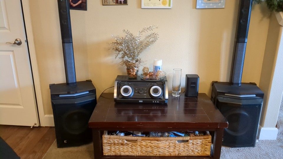 Sterio With Speakers