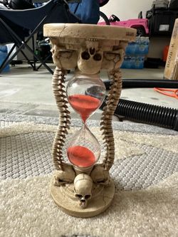 Skull & Spine Gothic Hourglass – Red Sand Decorative Timer