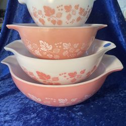 Pyrex 1950’s (MCM) Pink “Gooseberry” Pattern Cinderella Nesting Bowls. Nice Condition