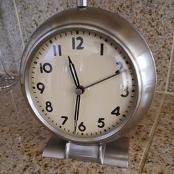 Vintage Retro Metal Case Bedside Alatm  Clock ~ Battery Operated 