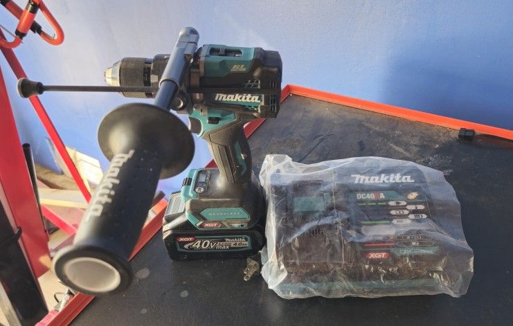 Makita Hammer drill kit