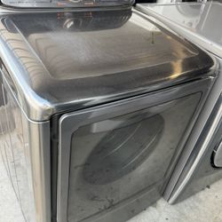 Fribt load Samsung dryer electric mega capacity 9.5 cu.ft Dimensions: 30" W x 44.875" H x 32.125" D working perfectly extra for delivery same day deli