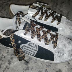 Girl's Justice Tennis Shoes! Size 4 * Brand New! 