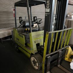 Clark Forklift