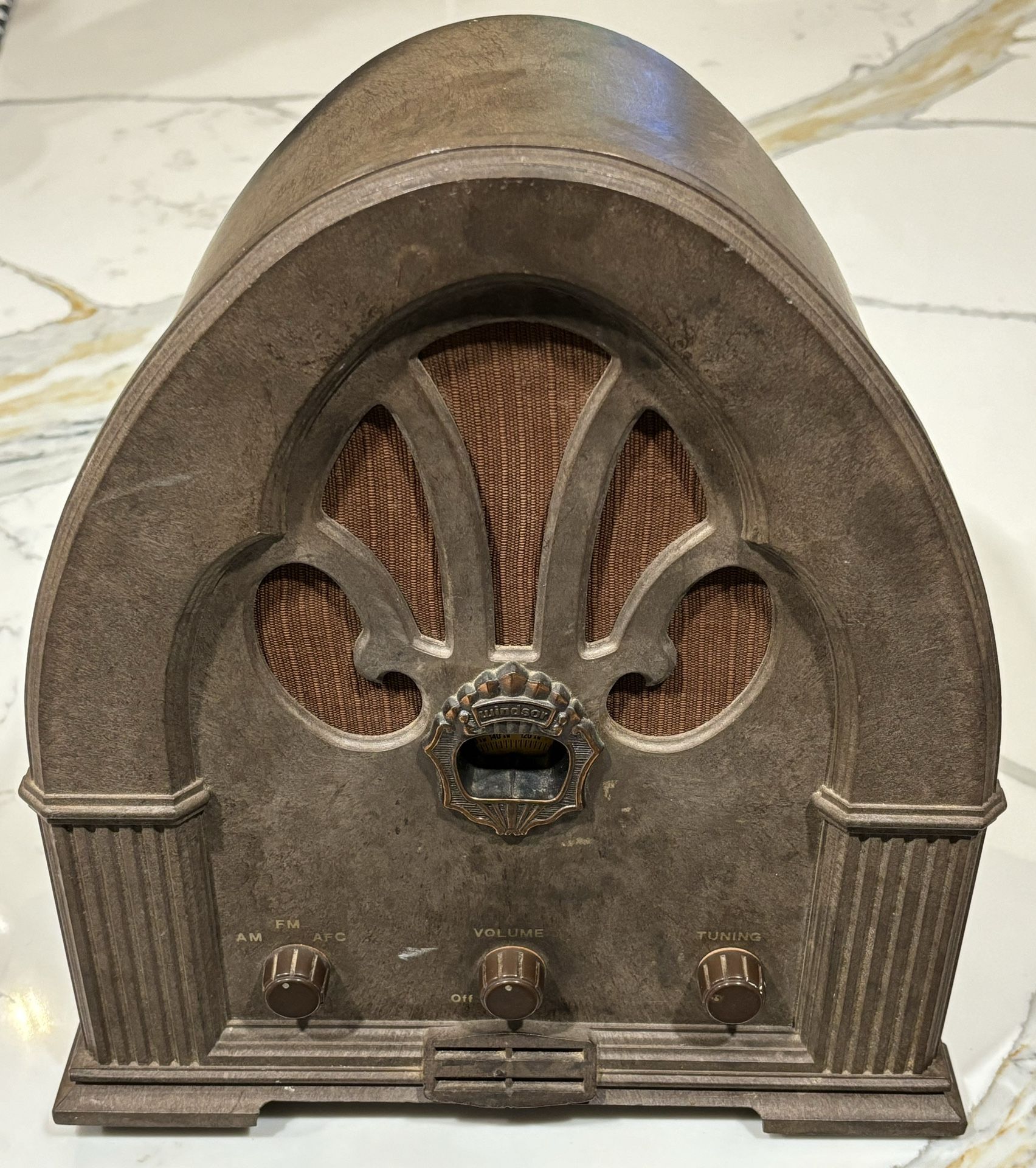 WINDSOR INDUSTRIES AM/FM RADIO MODEL 2136
