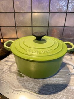 Le Creuset Dutch Oven #18 2 qt Classic enameled cast iron Dutch oven in a vibrant lime green color. This Le Creuset cookware has a matching lid with