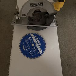 Skillsaw with new blade