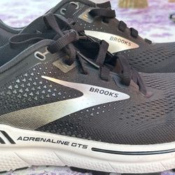 Brooks 22 ASICS Gel 29 Size 8