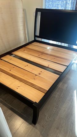 size bed frame Queen size bed frame