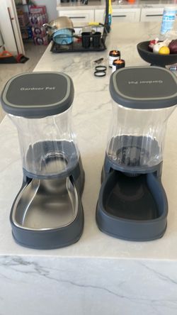 Dog/cat feeder