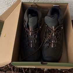 Keen Hiking Boots - Men’s Size 13 
