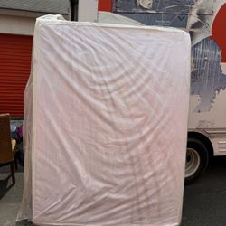 Queen Size Mattress In Good Condition 