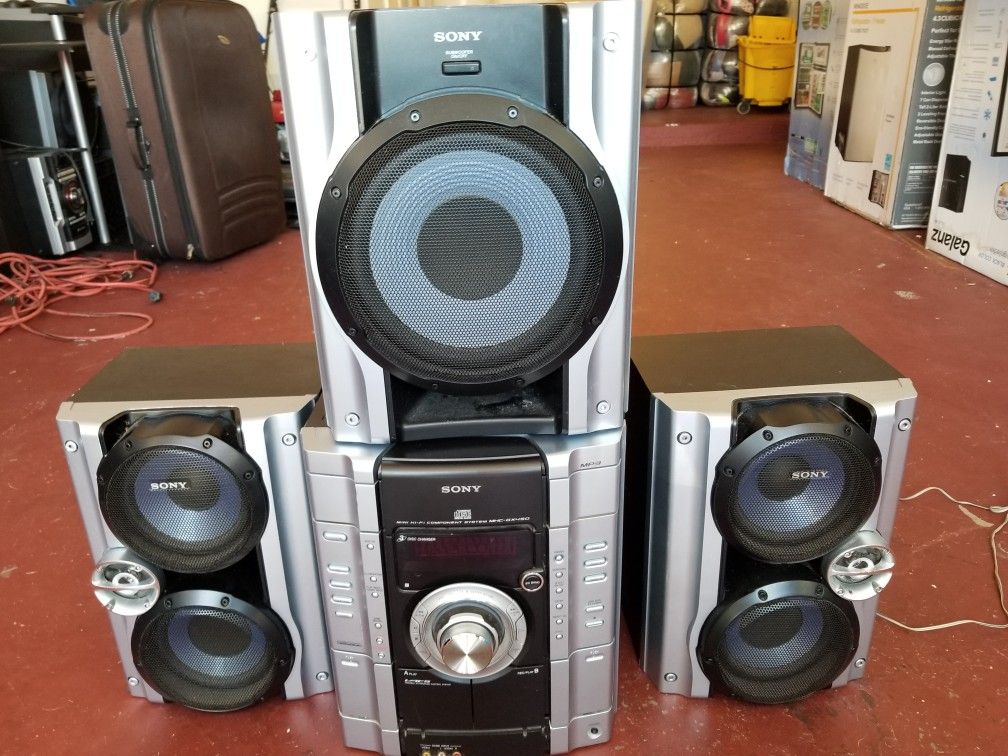 Sony stereo system with 3 speakers