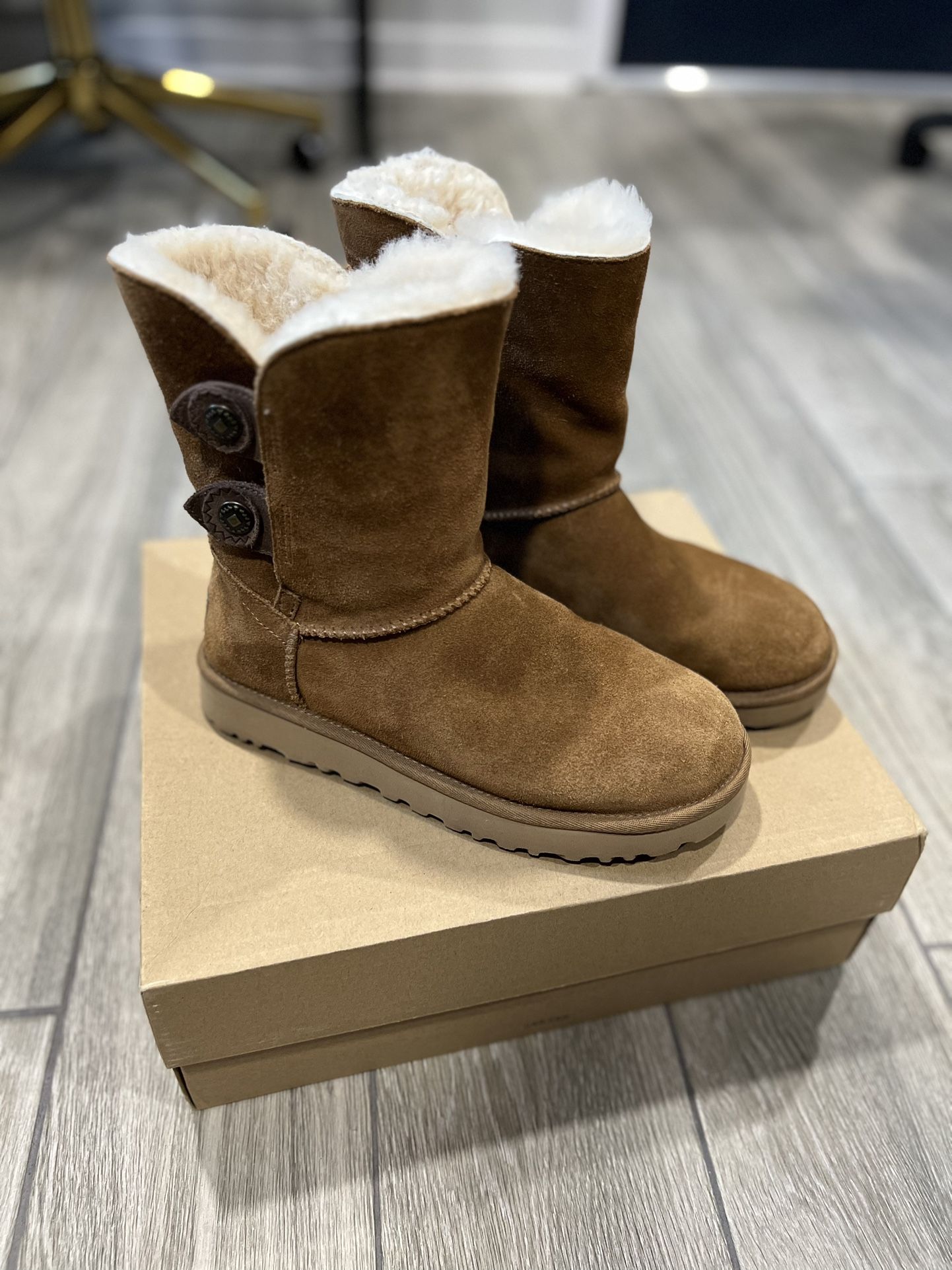 UGG MARCIELA II CHESTNUT BOOTS - WOMEN'S SIZE 6