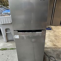Magic chef Refrigerator