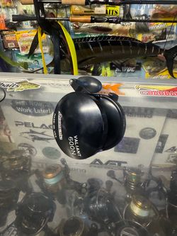 Accurate Valient 600 Narrow two speed lever drag salt water fishing reel.