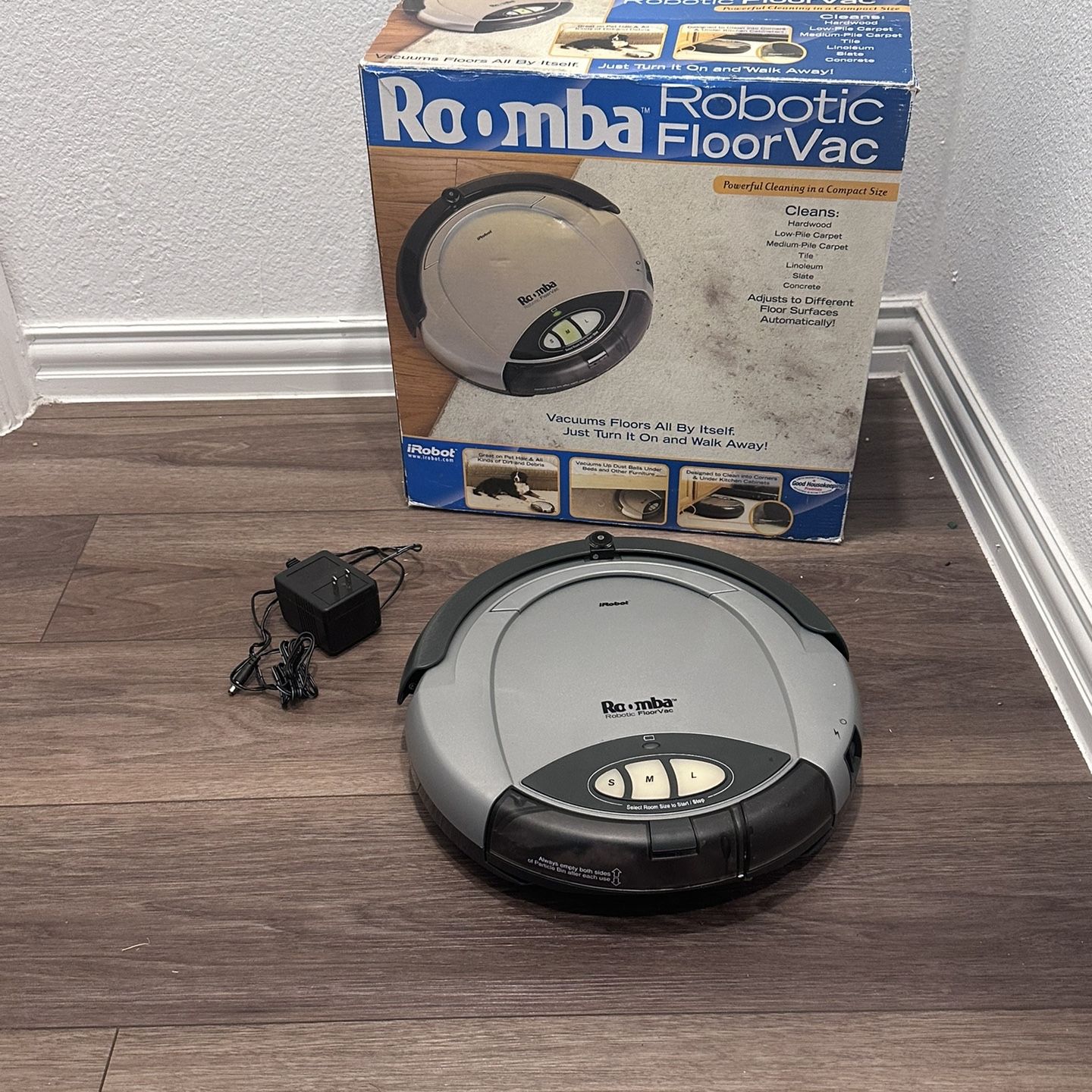 iRobot Roomba 1st Generation Robotic FloorVac 2002 (Tested